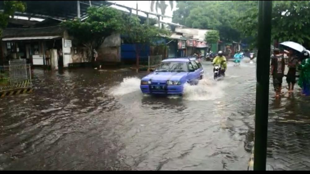 Hujan Dua Jam, Beberapa Jalan di Kota Malang Terendam