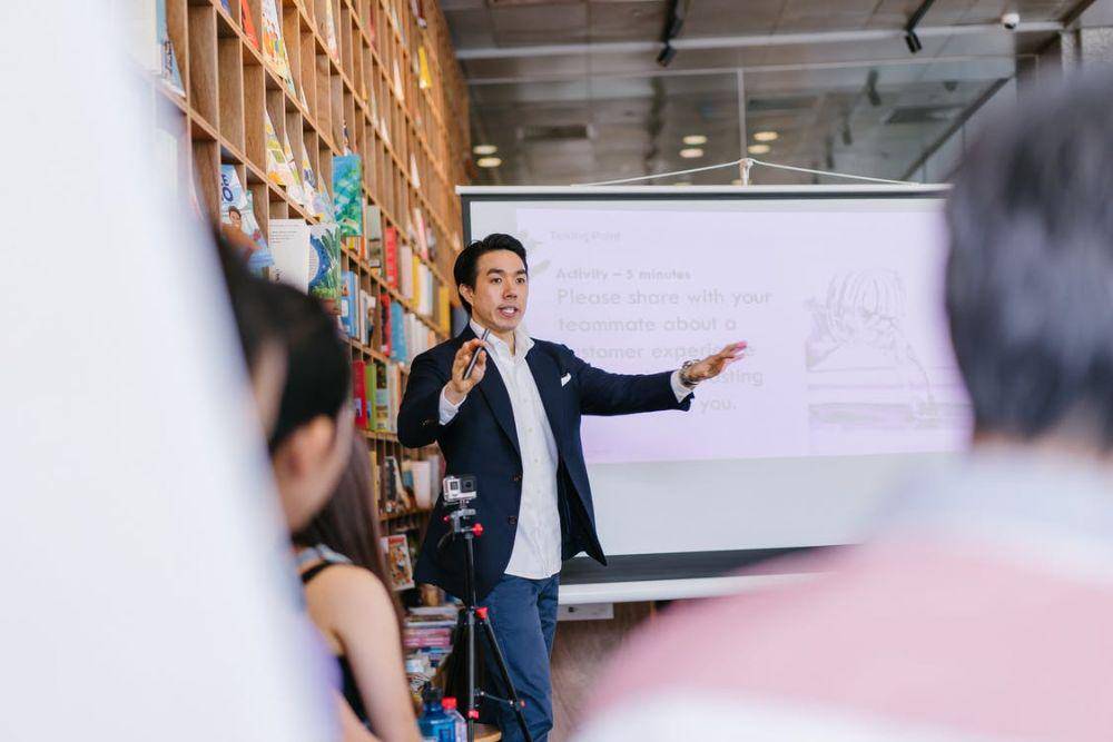 ilustrasi public speaking (pexels.com/@mentatdgt)