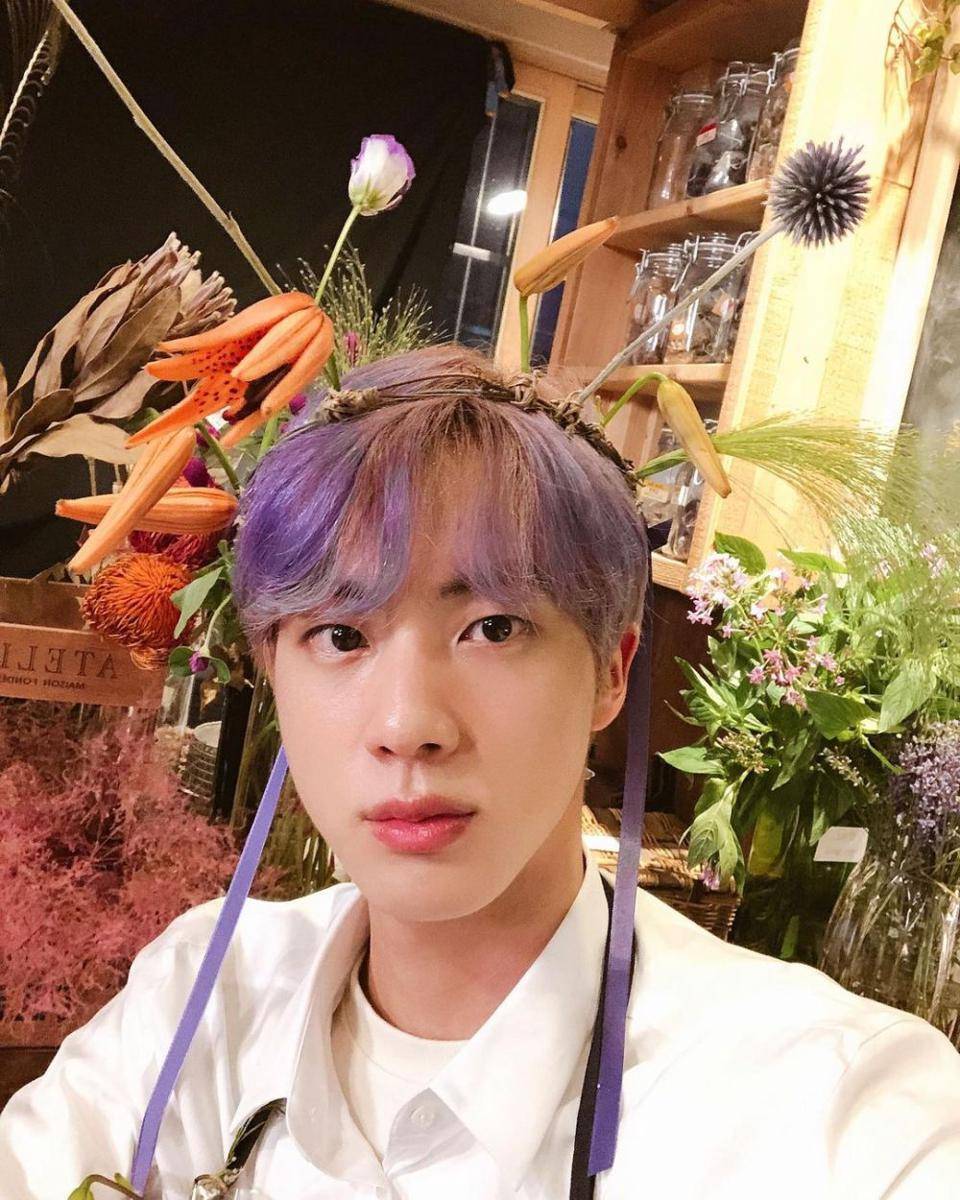 Jin BTS (instagram.com/bts_kimseokjin_fanspage)
