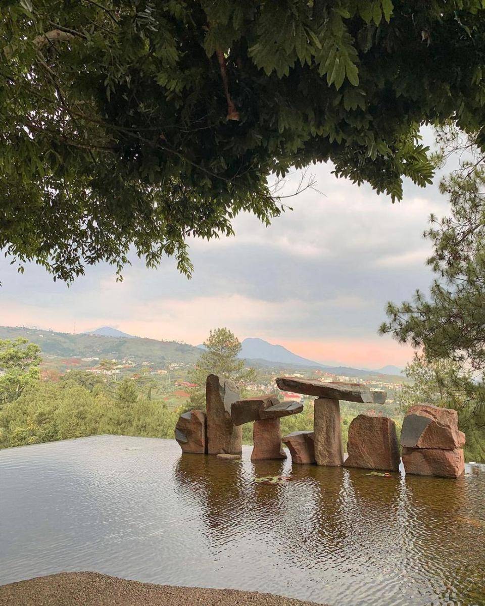 Wot Batu, Bandung (instagram.com/clausetyohadi)