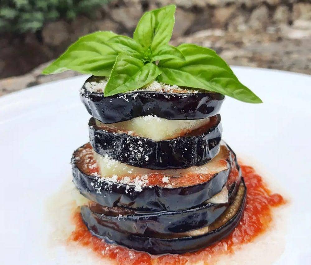 parmigiana (instagram.com/rob_food_architect)