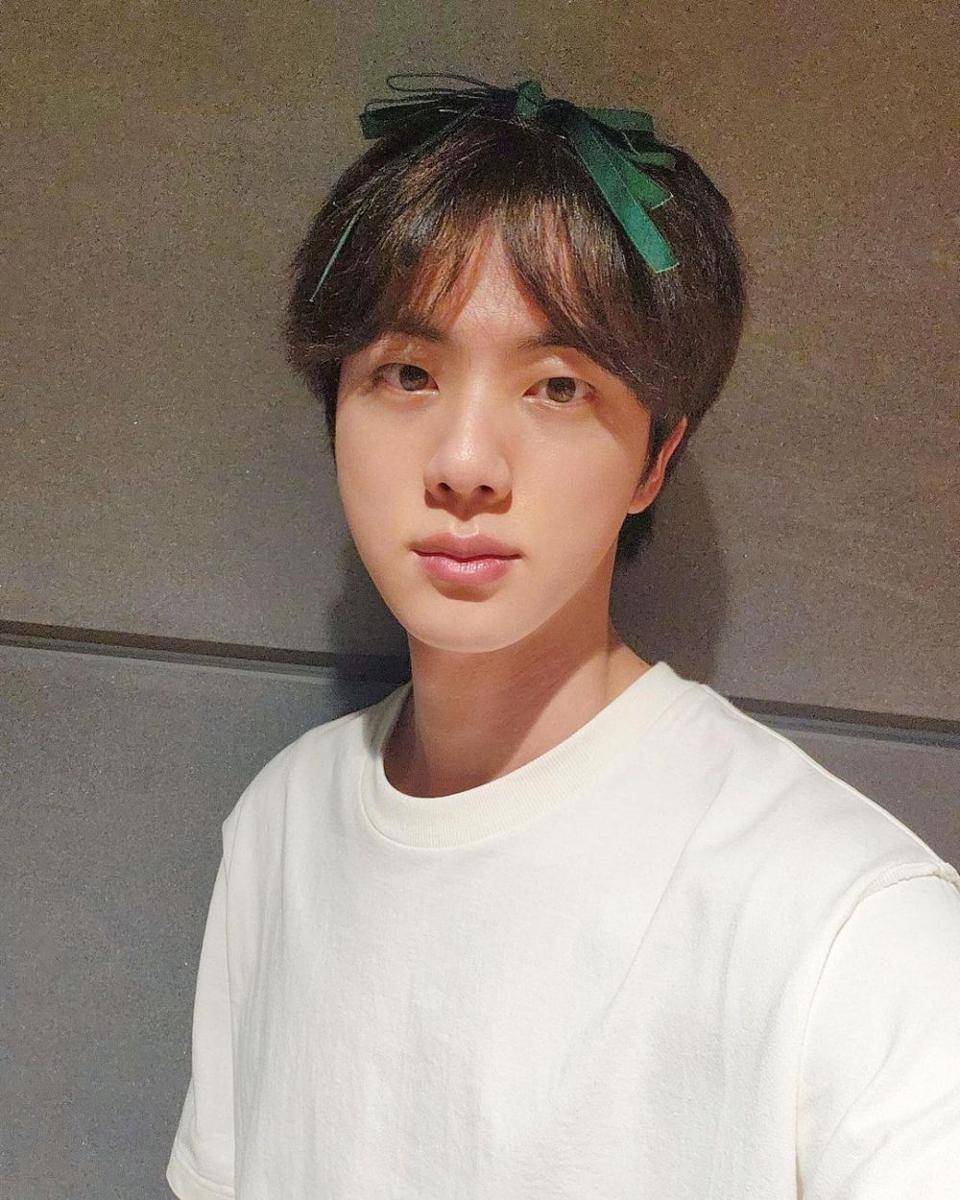 Jin BTS (instagram.com/bts_kimseokjin_fanspage)