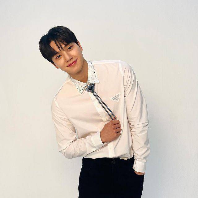 Song Kang (instagram.com/songkang_b)