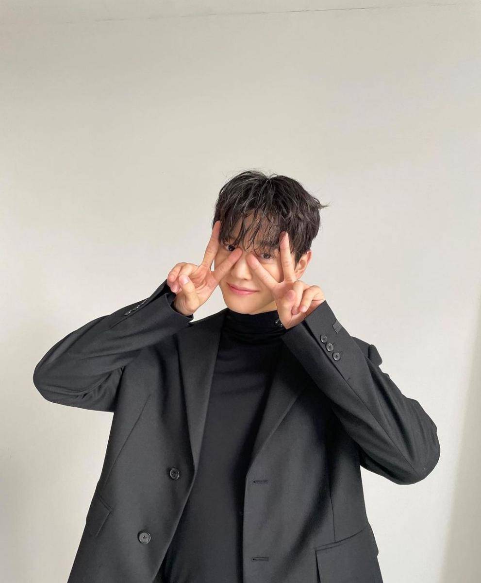 Song Kang (instagram.com/songkang_b)