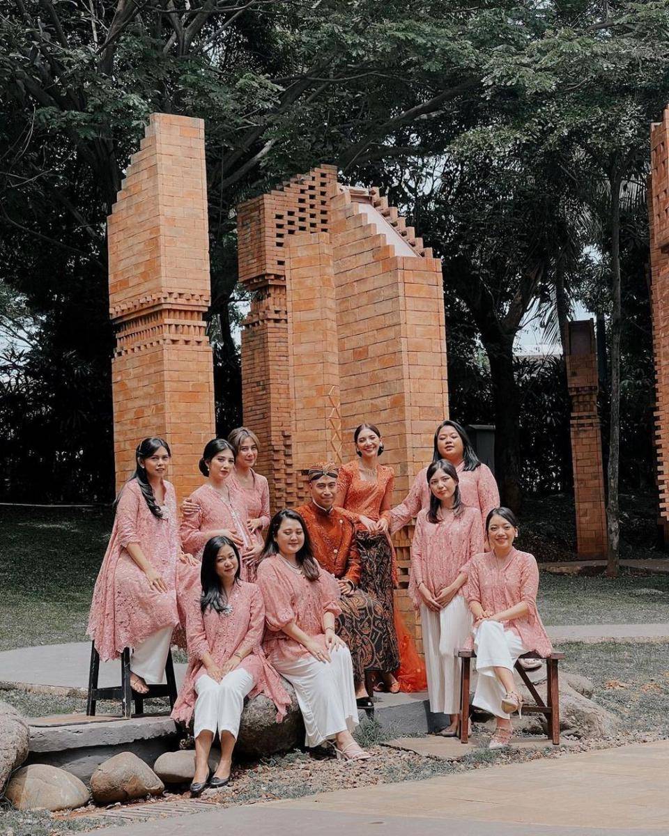tamu undangan. (instagram.com/fitaanggriani)