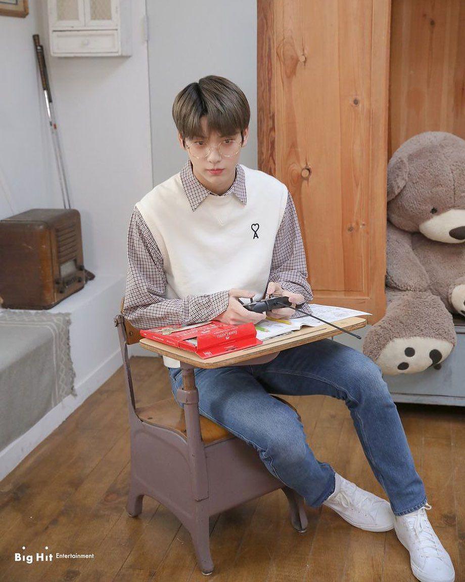 Outfit Soobin TXT (instagram.com/txtoutfitstyle)