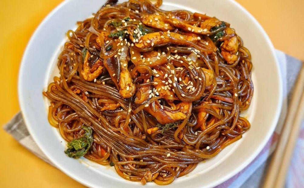 Japchae (instagram.com/lorenzchu)