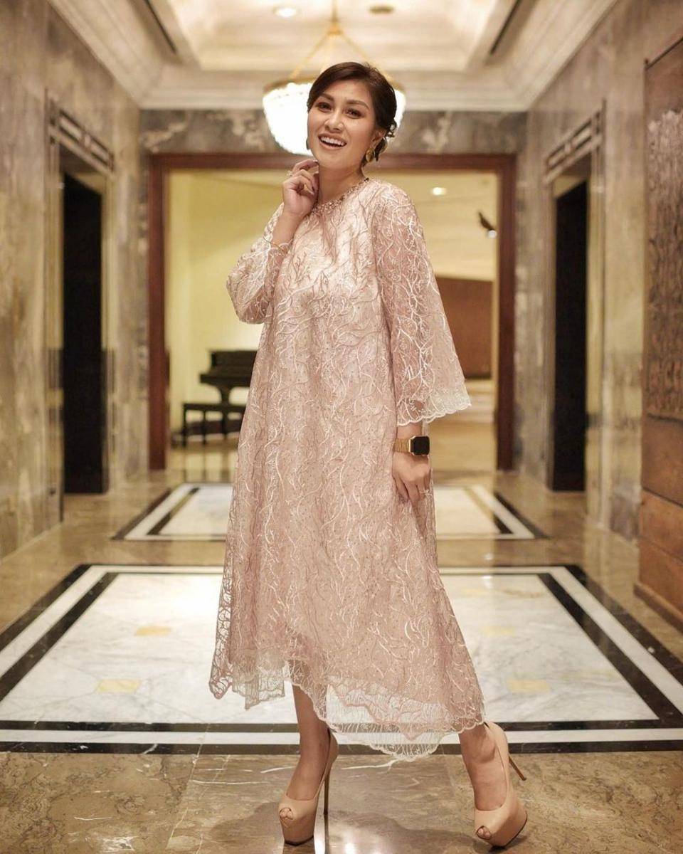 Busana kondangan keluarga andara (instagram.com/nissyaa)