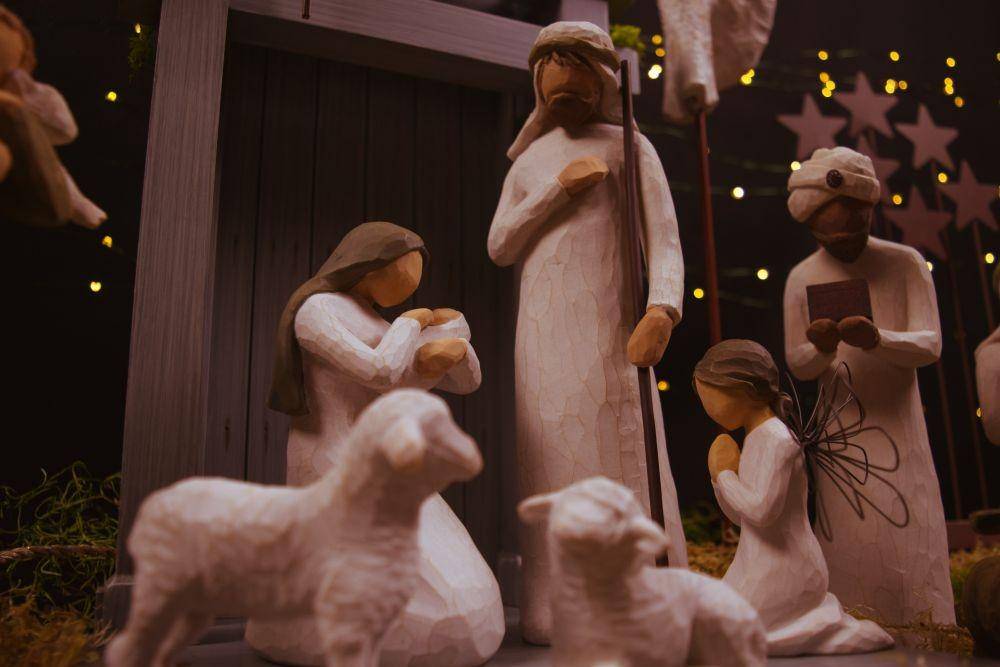 ilustrasi perayaan Natal dan kelahiran Yesus Kristus (unsplash.com/Dan Kiefer)