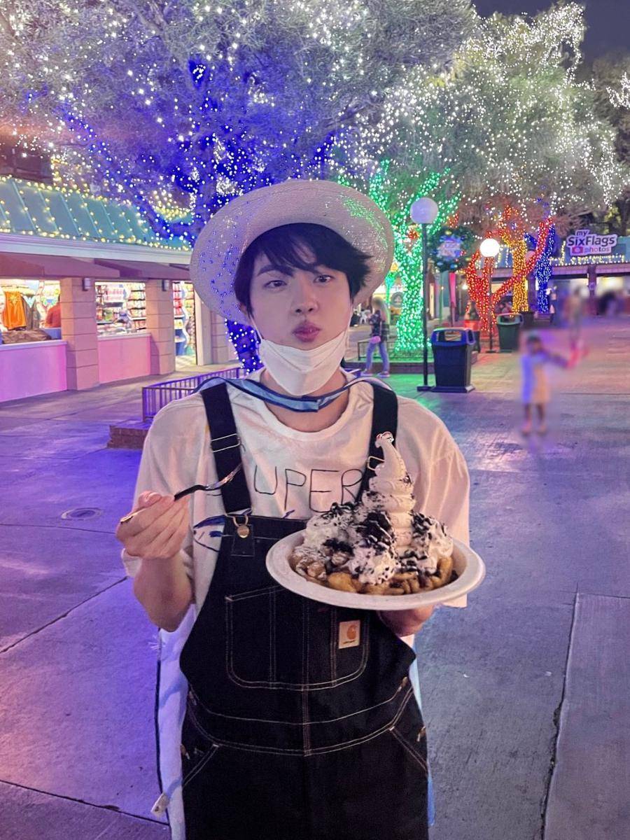 Jin BTS (twitter.com/BTS_twt)