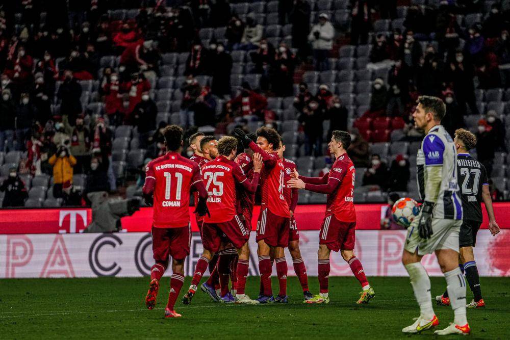 potret pemain Bayern Munchen melakukan selebrasi (twitter.com/FCBayern)