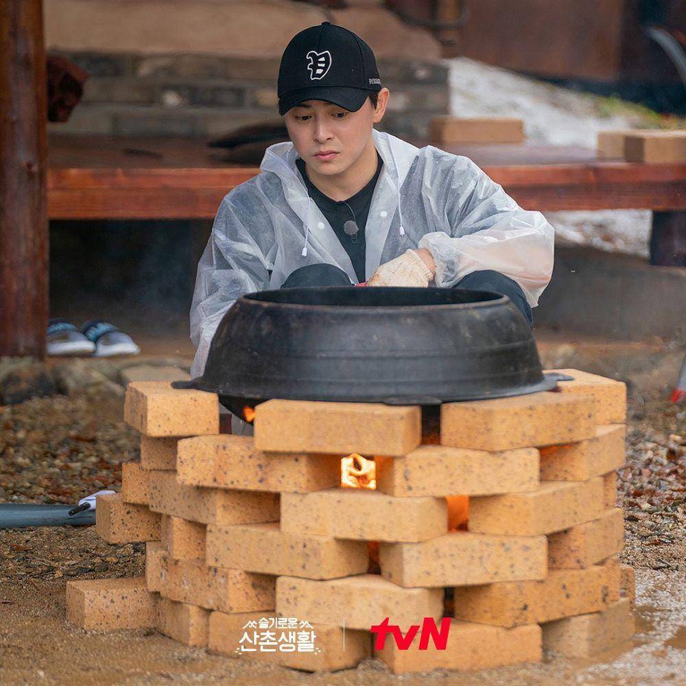 potret Jo Jung Seok dalam Three Meals A Day Doctors (instagram.com/hospitalplaylist_official)