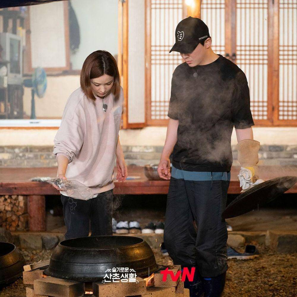 potret Jeon Mi Do dan Jo Jung Seok dalam Three Meals A Day Doctors (instagram.com/hospitalplaylist_official)