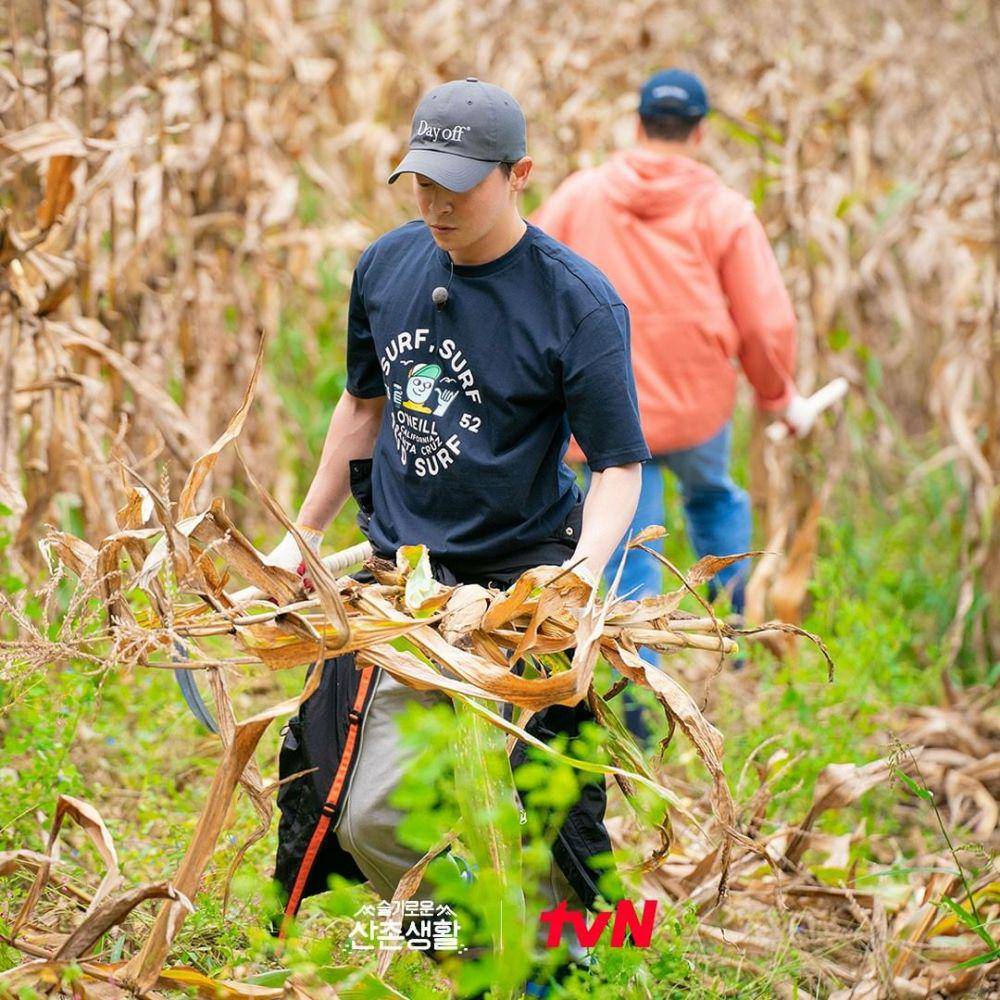 potret Jo Jung Suk dan Kim Dae Myung dalam Three Meals A Day Doctors (instagram.com/hospitalplaylist_official)