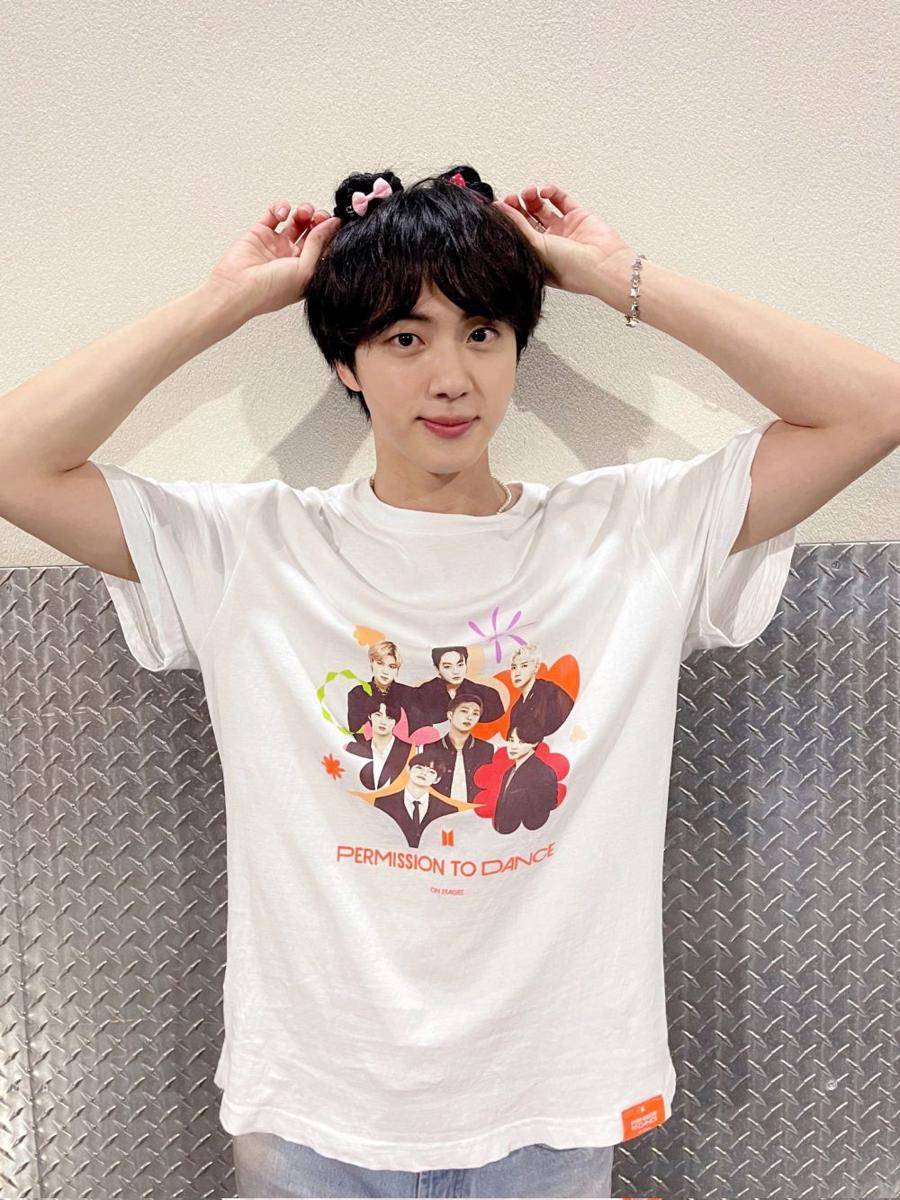 Jin BTS (twitter.com/BTS_twt)