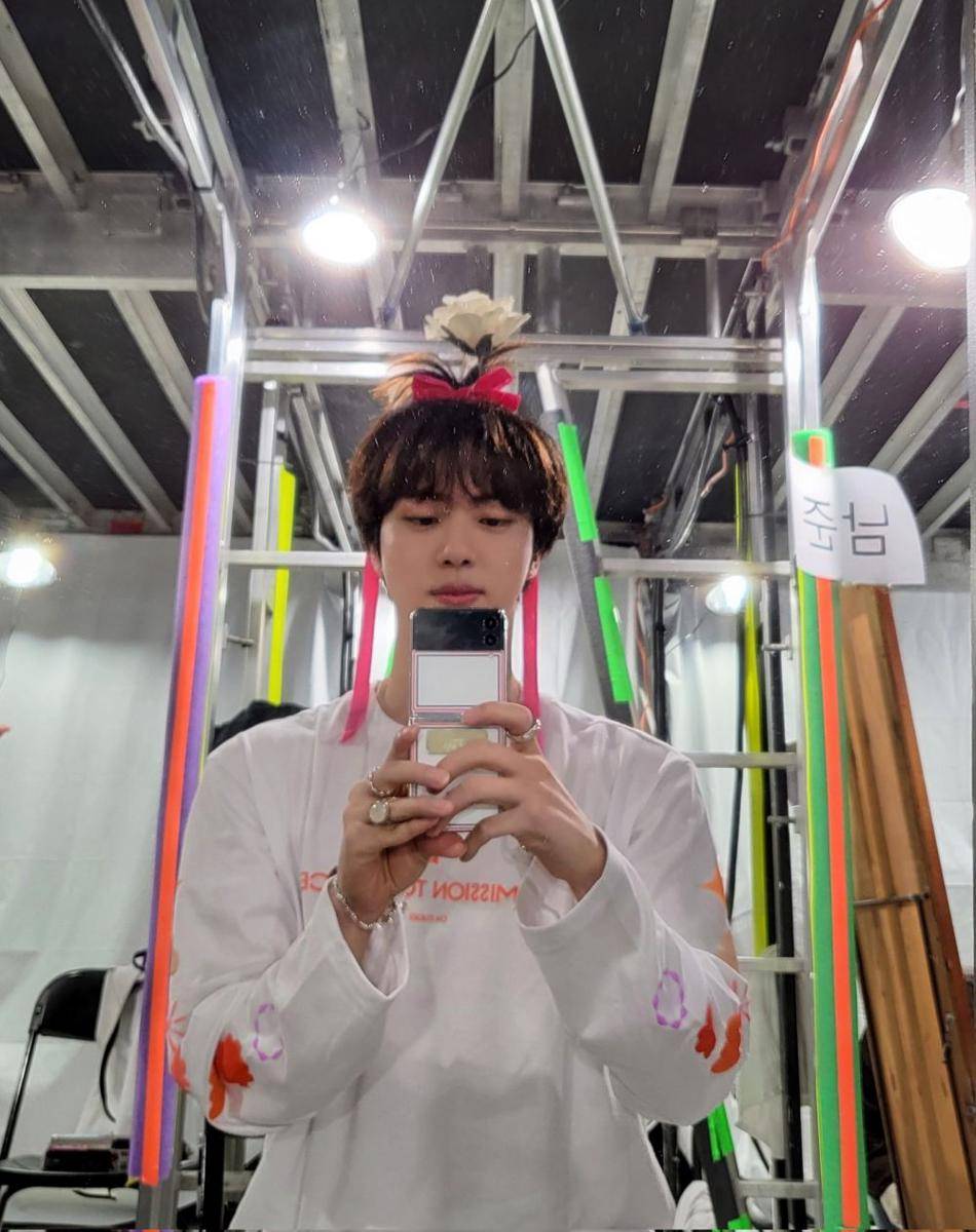 Jin BTS (twitter.com/BTS_twt)
