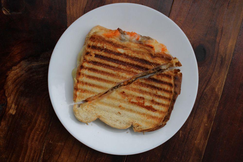 ilustrasi one pan egg toast (unsplash.com/marqquin)