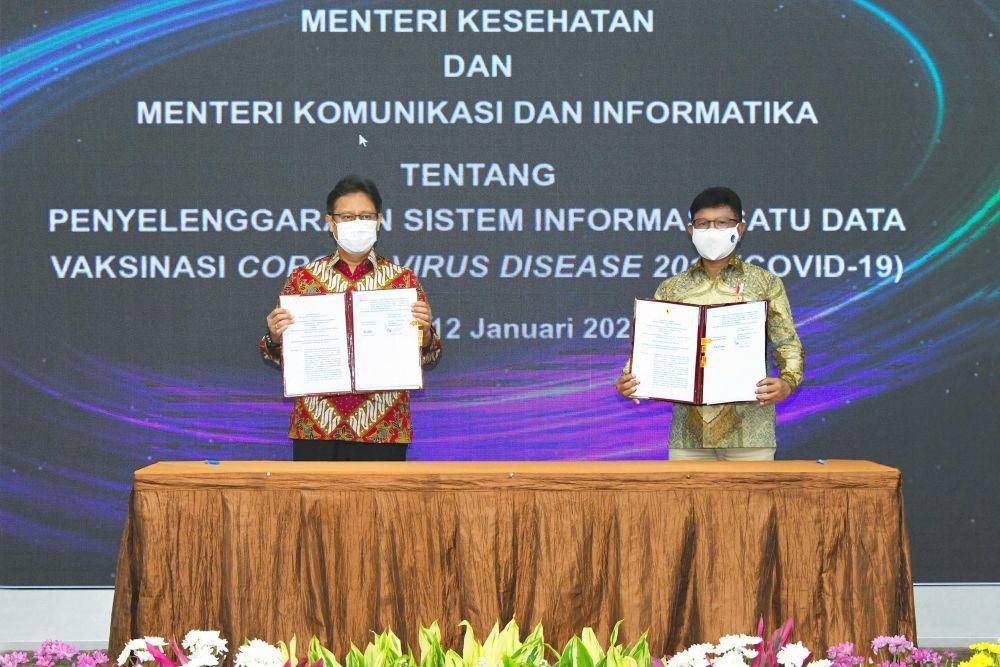 Menkominfo dan Menkes menandatangani SKB Penyelenggaraan Sistem Informasi Data Vaksinasi Covid 2019 di Kantor Kemenkes, Jakarta, Selasa (12/1/2020). (kominfo.go.id)