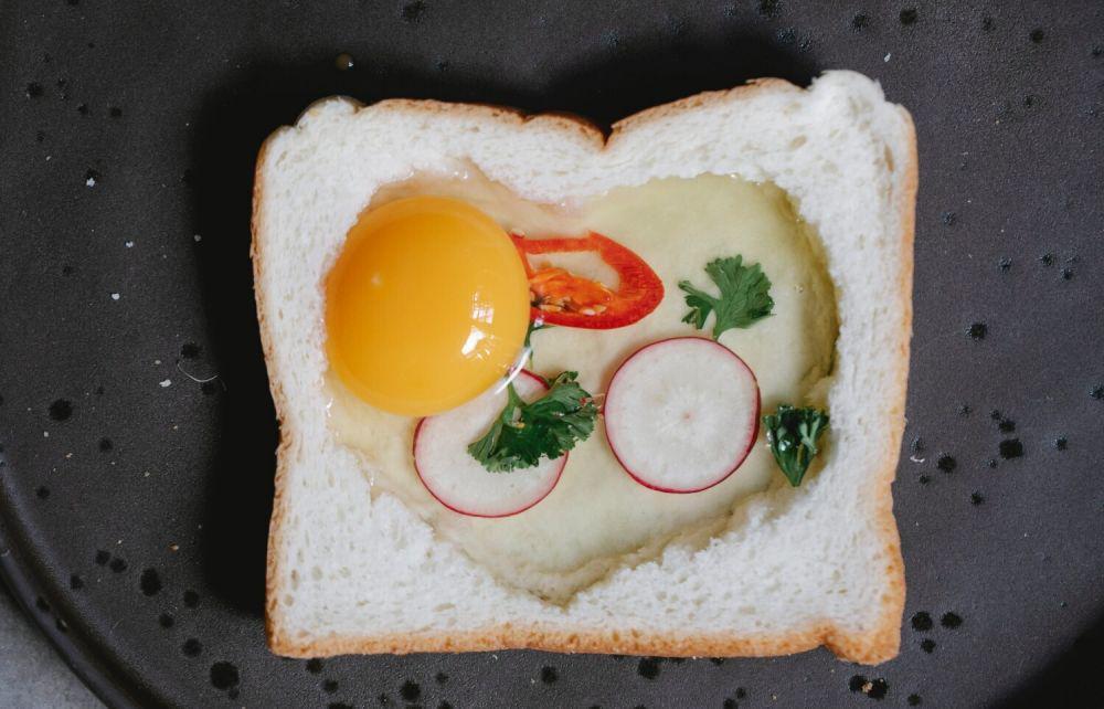 ilustrasi mayo egg toast (pexels.com/Klaus Nielsen)