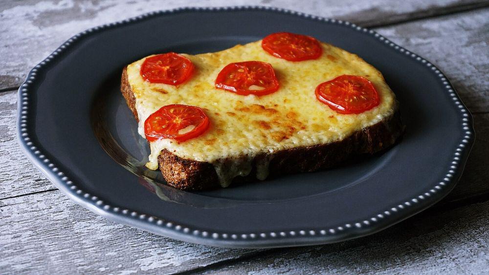 ilustrasi creamy cheese toast (pexels.com/Suzy Hazelwood)