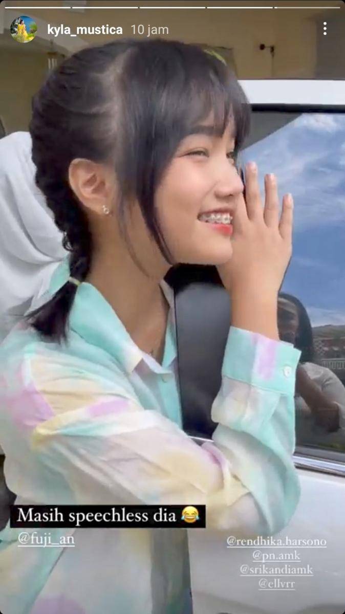 Fuji dapat hadiah mobil (instagram.com/kyla_mustica)