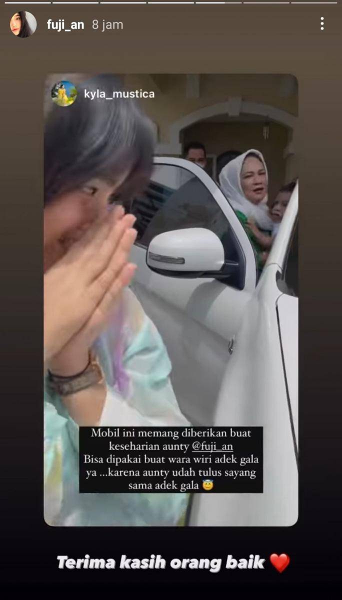 Fuji dapat hadiah mobil (instagram.com/fuji_an)