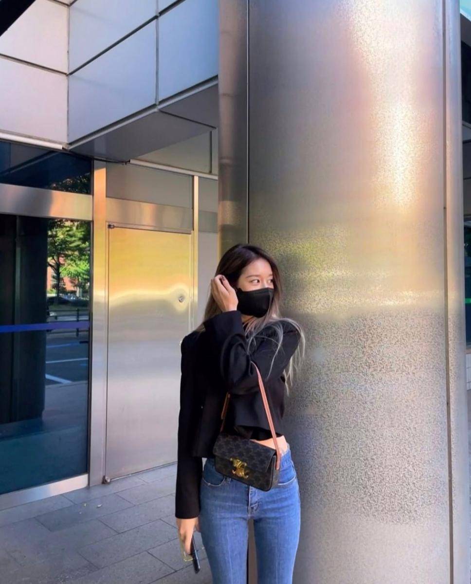 Celana jeans ala Jiyeon T-ARA (instagram.com/jiyeon2__)