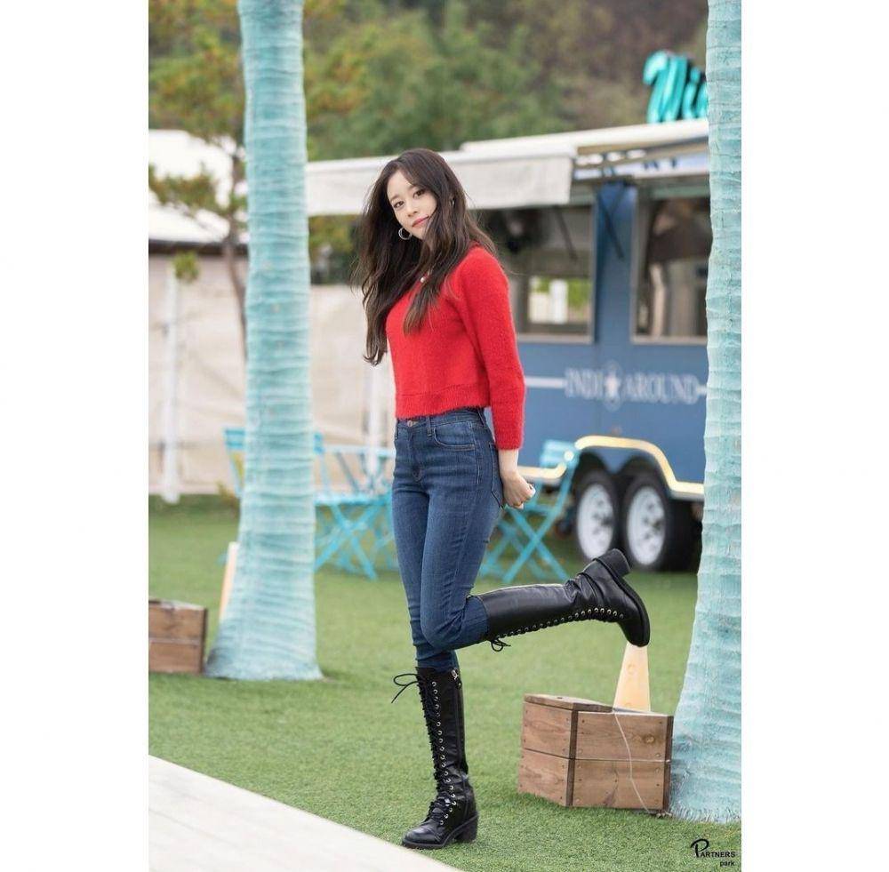 Celana jeans ala Jiyeon T-ARA (instagram.com/jiyeon2__)