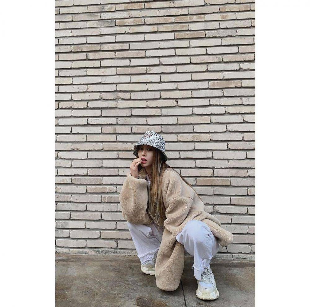 Celana jeans ala Jiyeon T-ARA (instagram.com/jiyeon2__)