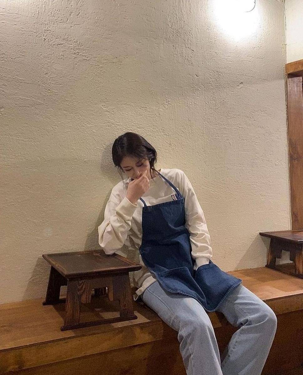 Celana jeans ala Jiyeon T-ARA (instagram.com/jiyeon2__)
