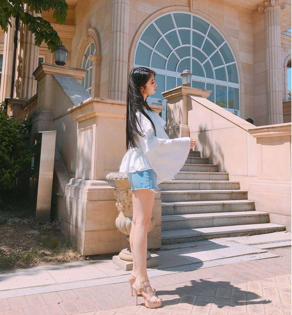 Celana jeans ala Jiyeon T-ARA (instagram.com/jiyeon2__)