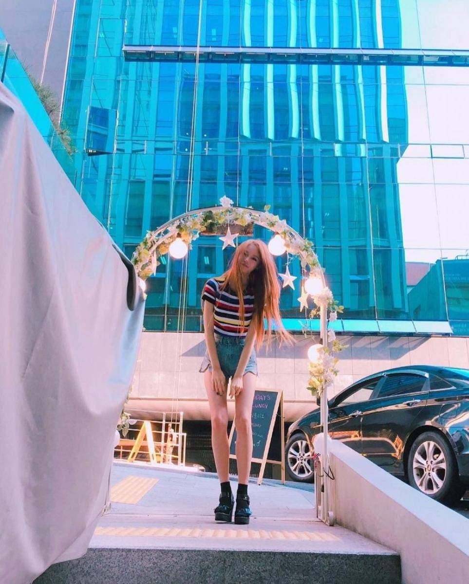 Celana jeans ala Jiyeon T-ARA (instagram.com/jiyeon2__)