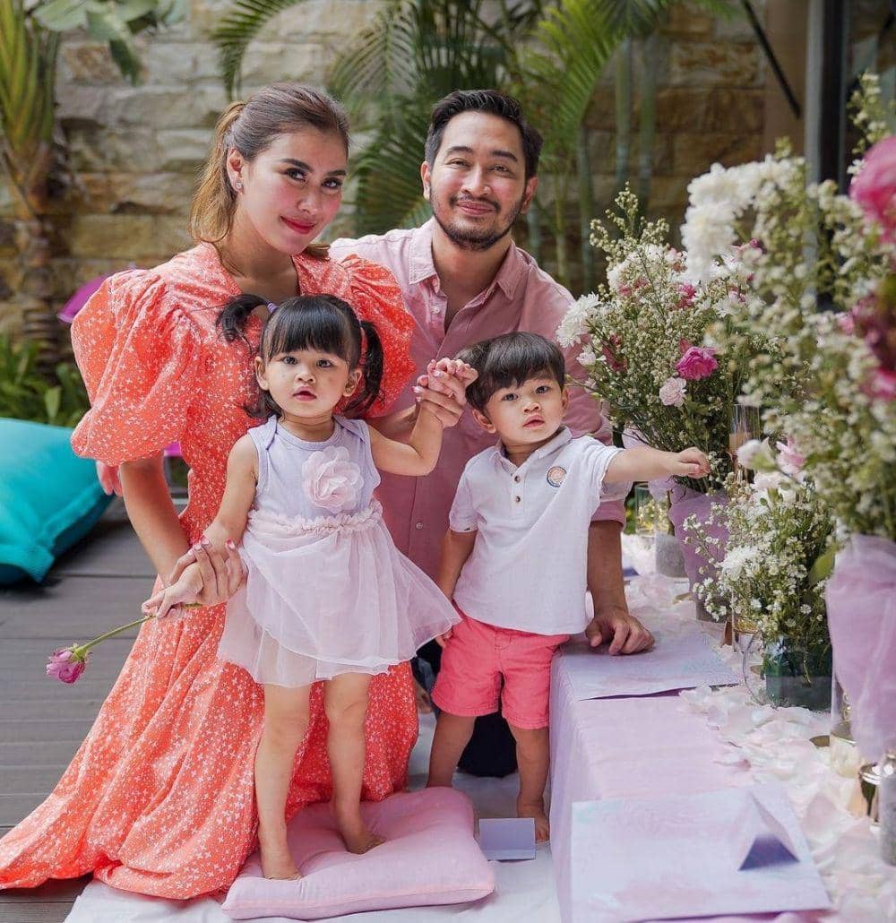 potret keluarga Syahnaz Sadiqah (instagram.com/syahnazs)