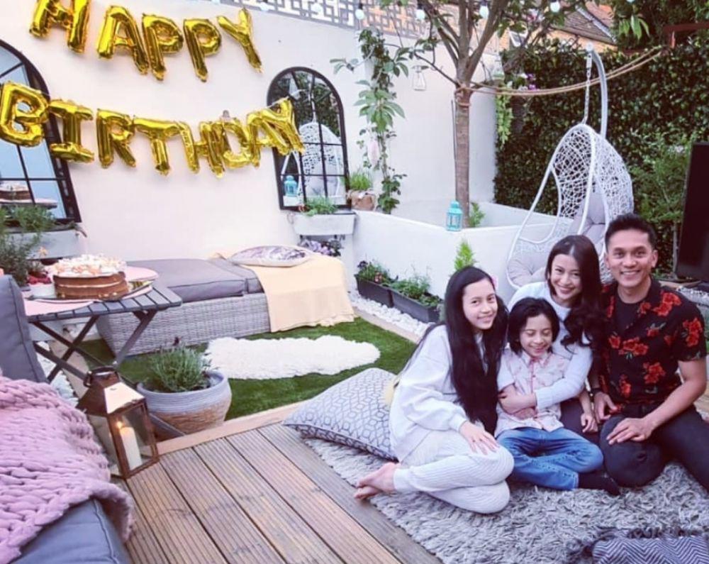 Nyaman Banget, 10 Potret Rumah Angie Virgin di London yang Cozy Abis