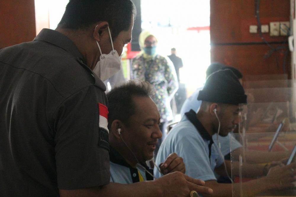 Sidak dapur Rutan Surabaya. Dok. Humas Kemenkumham Jatim.