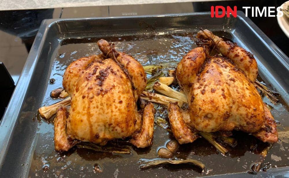 Ilustrasi ayam panggang bumbu kecap (IDN Times/Dhiya Awlia Azzahra)