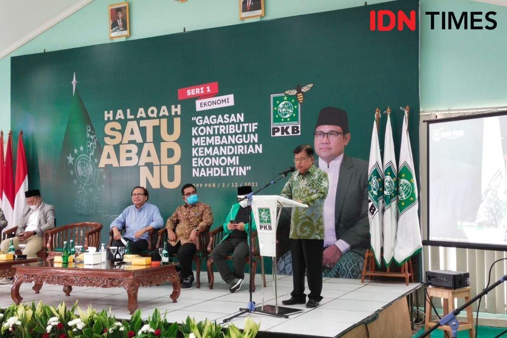 Musytasyar PBNU, Jusuf Kalla dalam acara "Halaqah Satu Abad NU" pada Kamis (2/12/2021). (IDN Times/Ilman Nafi'an)