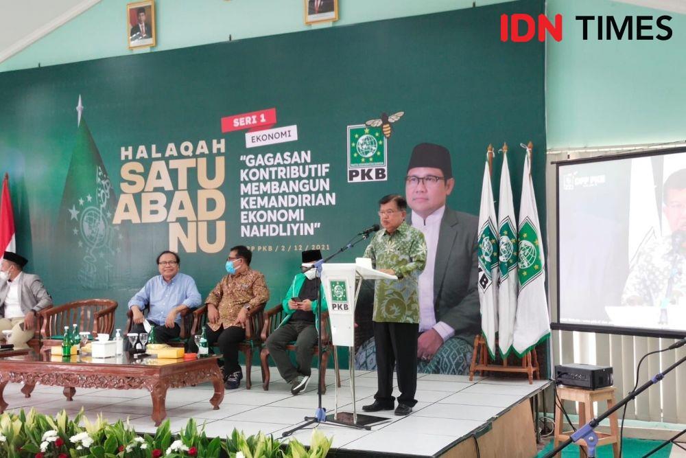 Musytasyar PBNU, Jusuf Kalla dalam acara "Halaqah Satu Abad NU" pada Kamis (2/12/2021). (IDN Times/Ilman Nafi'an)