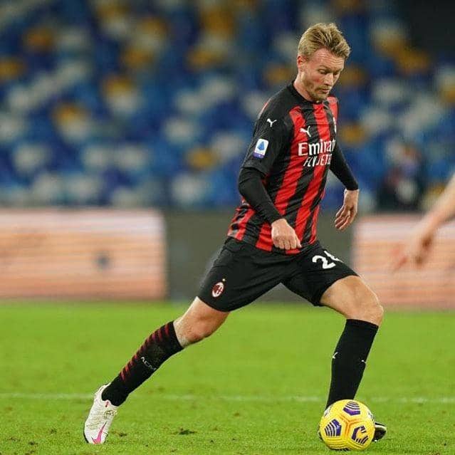 Simon Kjaer (instagram.com/simonkjaer.official)