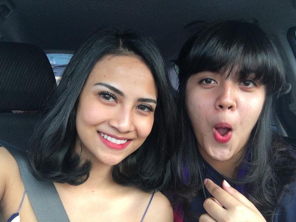 10 Potret Kedekatan Cynthia Lendy dan Vanessa Angel, Saudara Sepupu