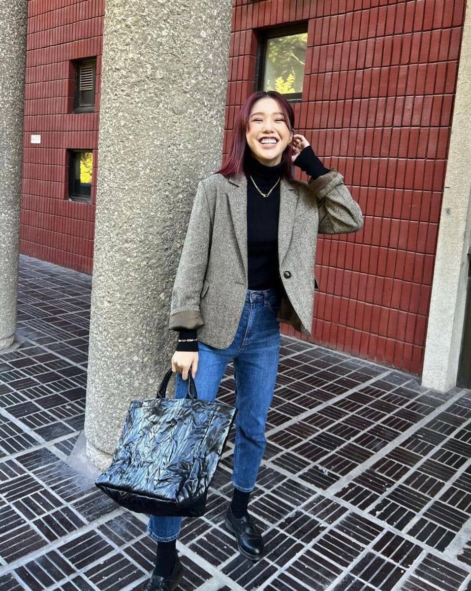 Padu padan celana jeans ala Mimi Oh My Girl (instagram.com/mimmiiiya)