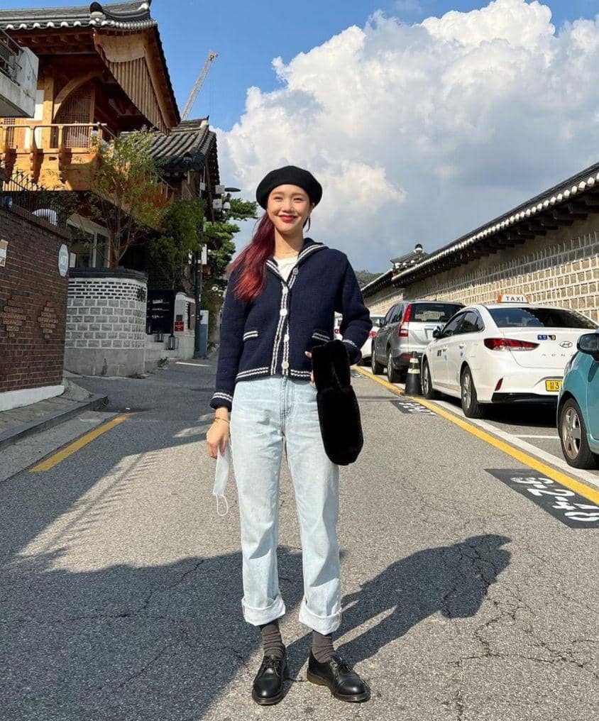 Padu padan celana jeans ala Mimi Oh My Girl (instagram.com/mimmiiiya)