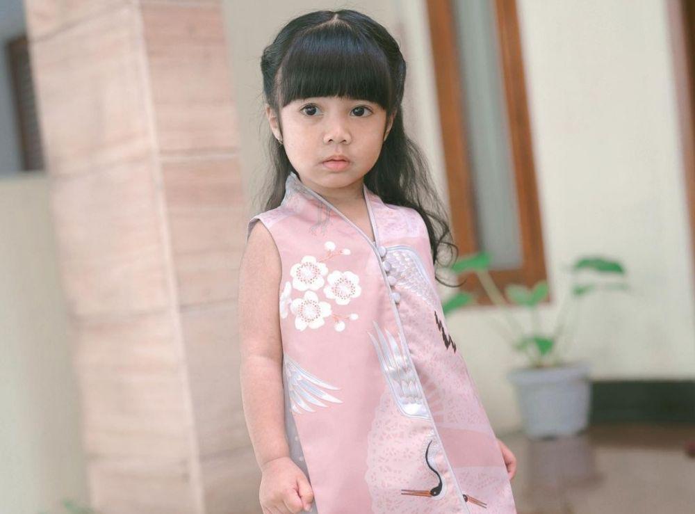 Segera jadi Kakak, 9 Potret Gemas Emma Malaeka anak Fita Anggriani