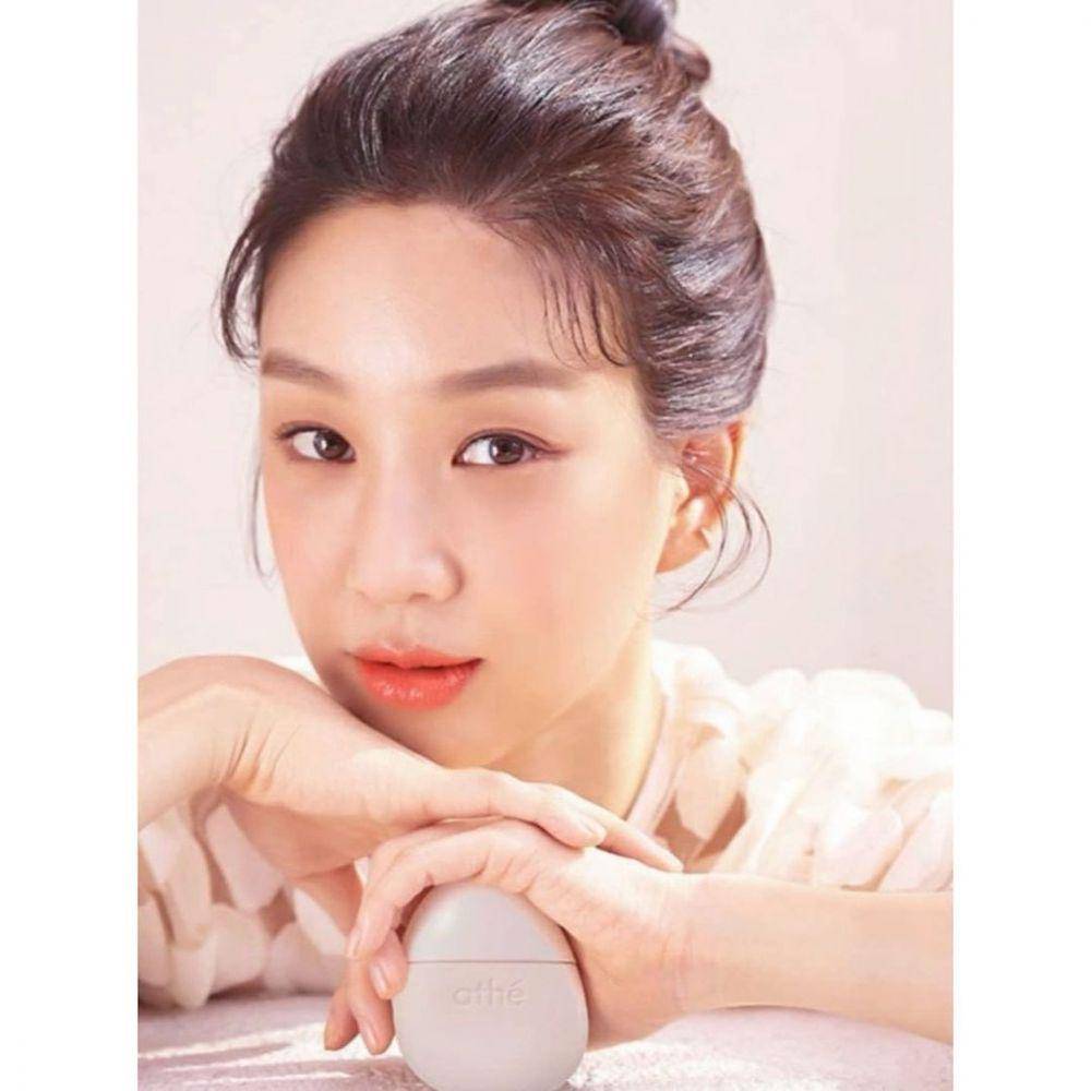 Jung Ryeo Won (instagram.com/yoanaloves)