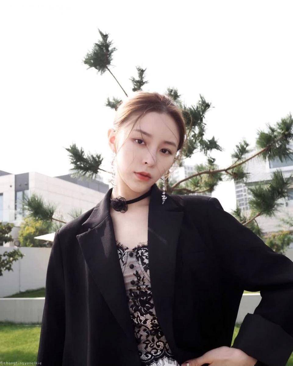 Elkie eks CLC (instagram.com/chongtingyanelkie)