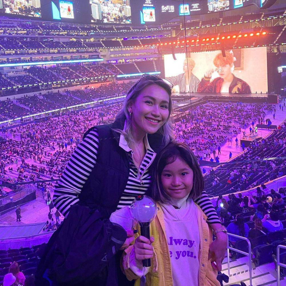 Ayu Ting Ting di konser BTS (instagram.com/ayutingting92)