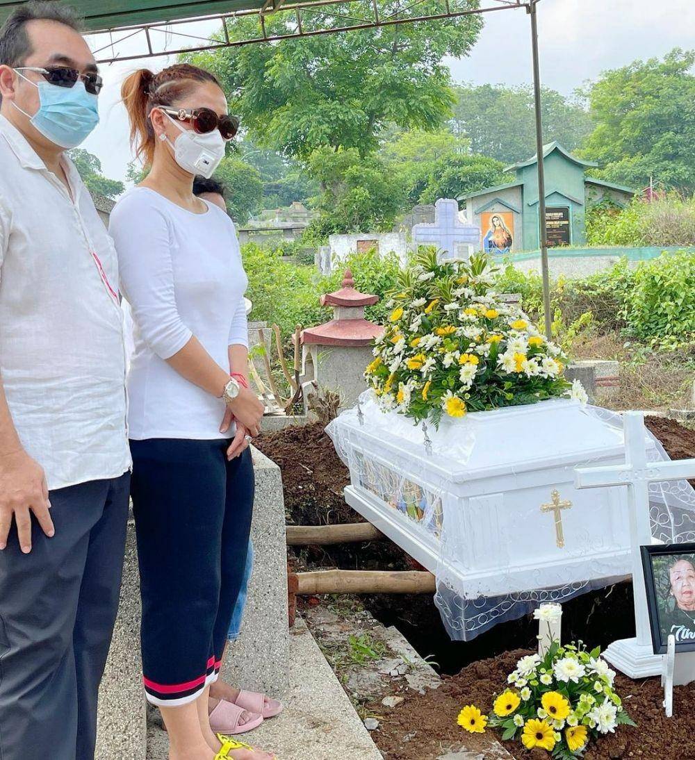 Inul Daratista di pemakaman ibu mertua (Instagram.com/inul_d)