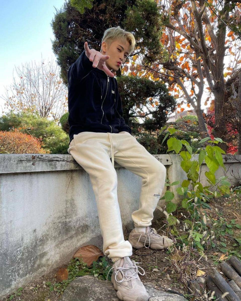 Mark NCT (instagram.com/onyourm__ark)