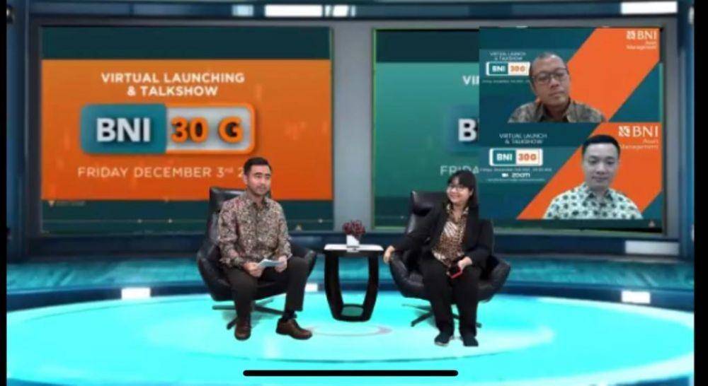 Head of Investment & Research BNI Asset Management Yekti Dewanti berbincang bersama Business Strategic and Corporate Secretary BNI Asset Management Devandra Harahap dan disaksikan oleh Kepala Divisi Riset BEI Verdi Ikhwan dan Head of Equity Investment BNI Asset Management Jefrix Kosiady dalam Virtual Launch BNI 30G, Jumat (3/11/2021). (Dok. BNI)