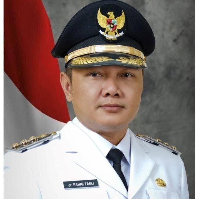 Bupati Paser dr Fahmi Fadli